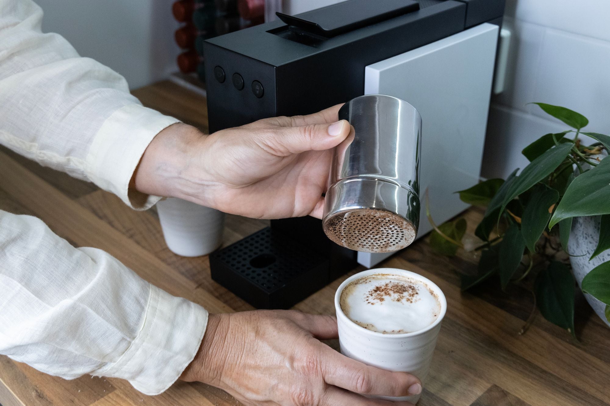 Cuisena Shaker Ss With Lid - 2mm Holes