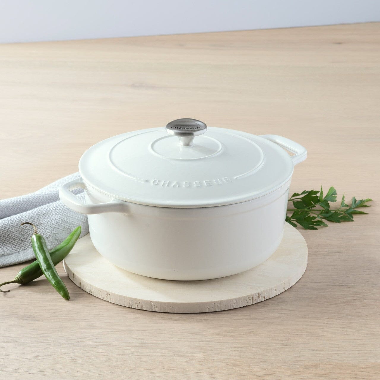 Chasseur Round French Oven Brilliant White 24cm/4l French Oven The Cooks Kitchen Mandurah 