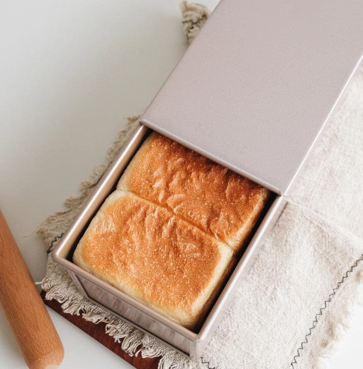 Chefmade Loaf Pan With Cover 1.2kg - 39cm Loaf Pans The Cooks Kitchen 