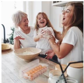 Oggi Stackable Covered Egg Holder 14 Egg Tray