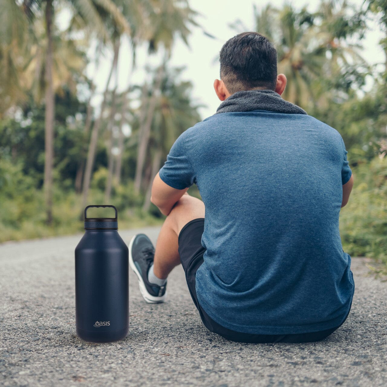 Oasis S/s Double Wall Insulated Titan Bottle 1.9l - Navy Insulated Bottles and Flasks The Cooks Kitchen 