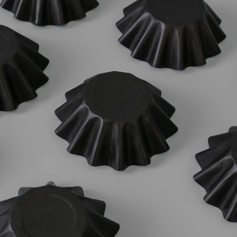 Black Bloom Baking Cups 24