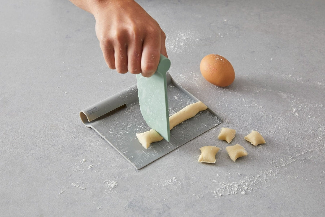 Grand Designs 2 in 1 Dough Chopper & Scraper Set